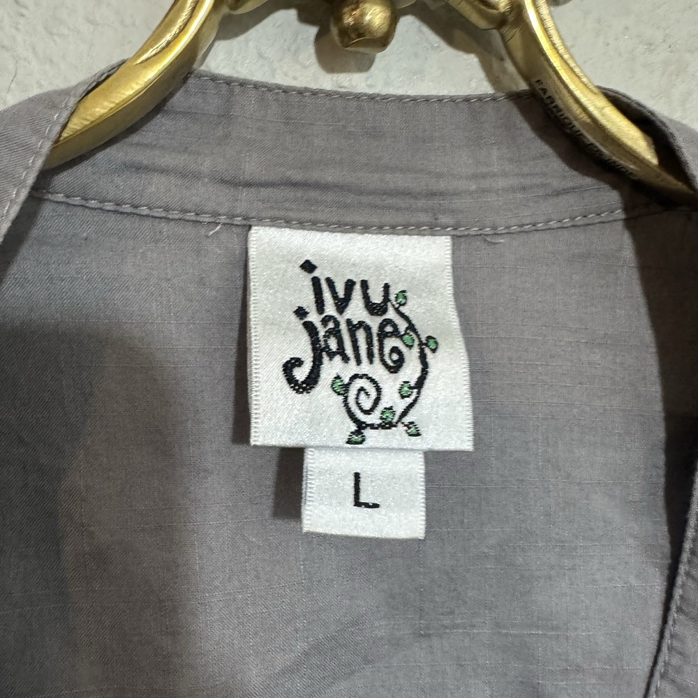 Ivy Jane Sz Large RUFFLE FRONT 3/4 SLEEVE BLOUSE Short Sleeve Taupe Cotton - Picture 3 of 4